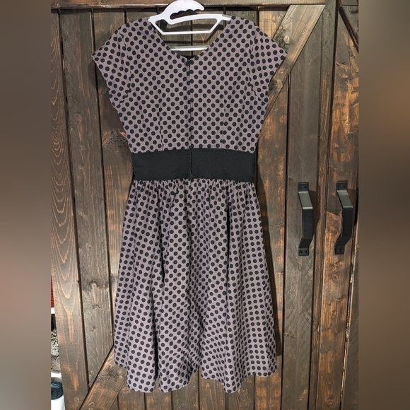 Retrolicious Grey with black polkadot dress, Size L - Picture 2 of 8